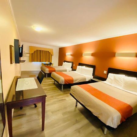 The Revelstoke Gateway Inn Екстер'єр фото