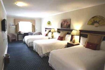 The Revelstoke Gateway Inn Екстер'єр фото