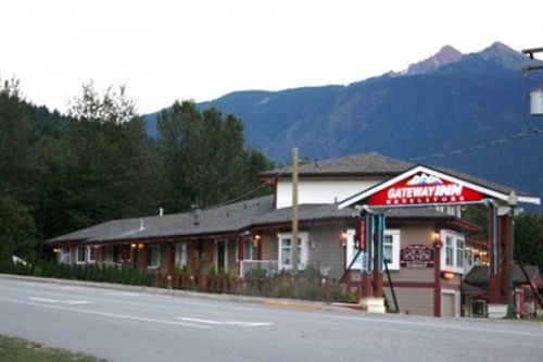 The Revelstoke Gateway Inn Екстер'єр фото